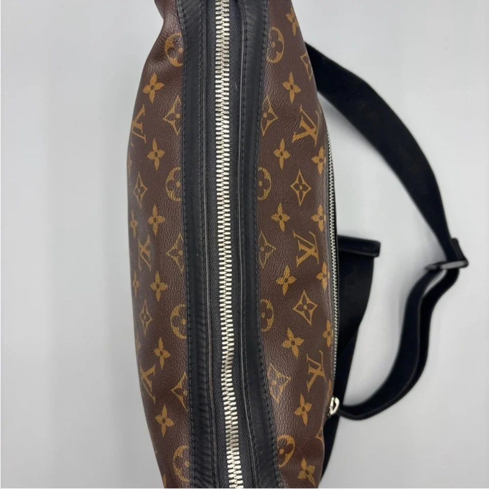 LV MACASSAR MESSENGER MONOGRAM - Picture 8 of 13